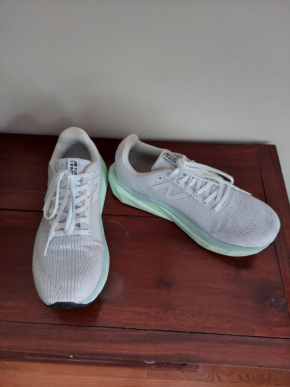 New Balance White & Mint Cushioned Running Shoes - Womens Size 8.5